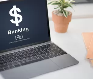 banking-web-laptop-office